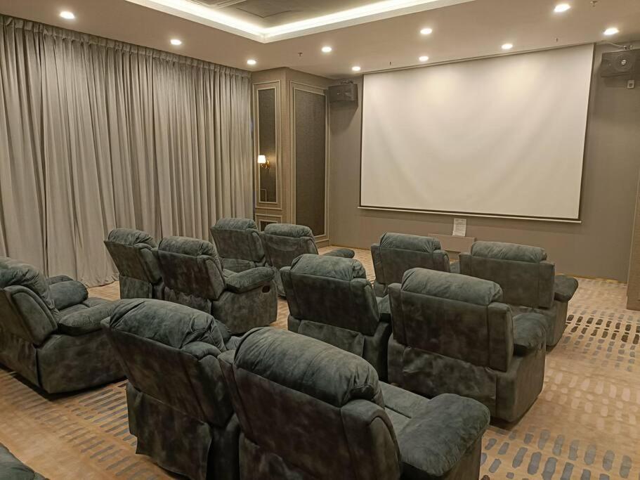 Sky Trees 4 Guests High Floor Nflix Hbo Disney Garden View A1801 Johor Bahru Exterior photo