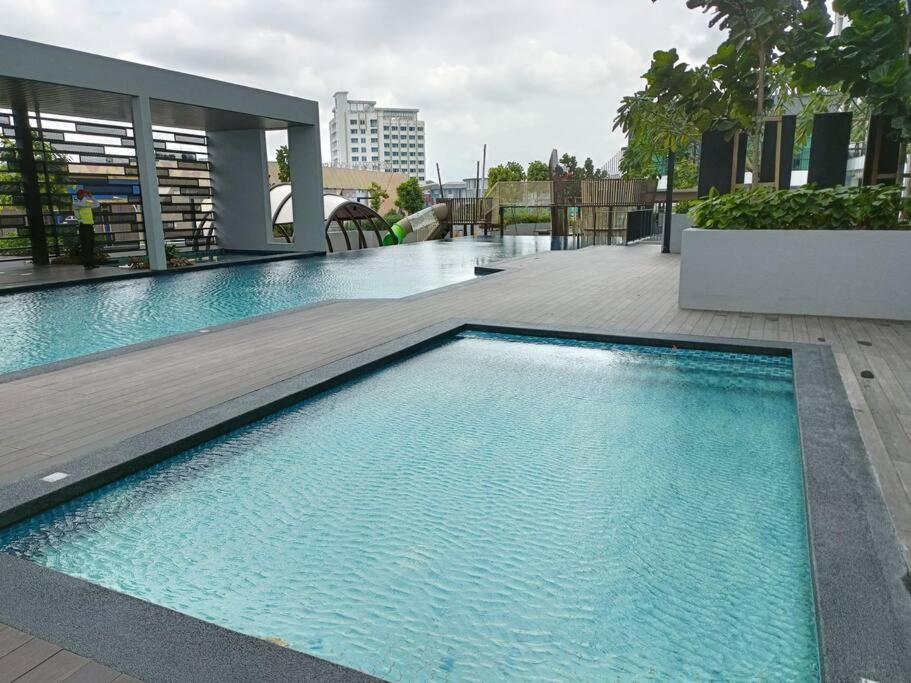 Sky Trees 4 Guests High Floor Nflix Hbo Disney Garden View A1801 Johor Bahru Exterior photo