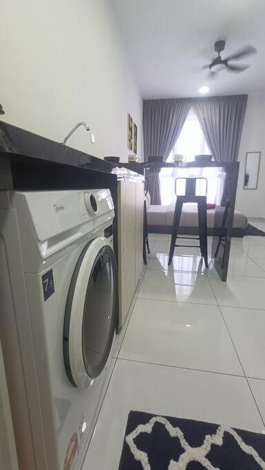 Sky Trees 4 Guests High Floor Nflix Hbo Disney Garden View A1801 Johor Bahru Exterior photo